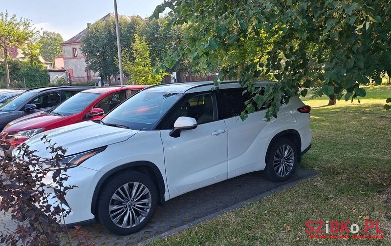 2021' Toyota Highlander photo #3
