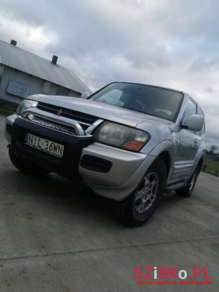 2002' Mitsubishi Pajero photo #2