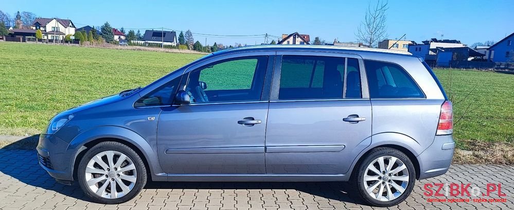 2008' Opel Zafira 1.9 Cdti Elegance photo #3