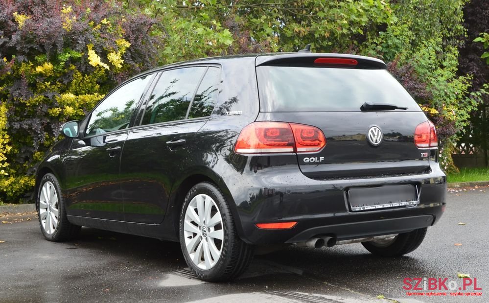 2010' Volkswagen Golf photo #3