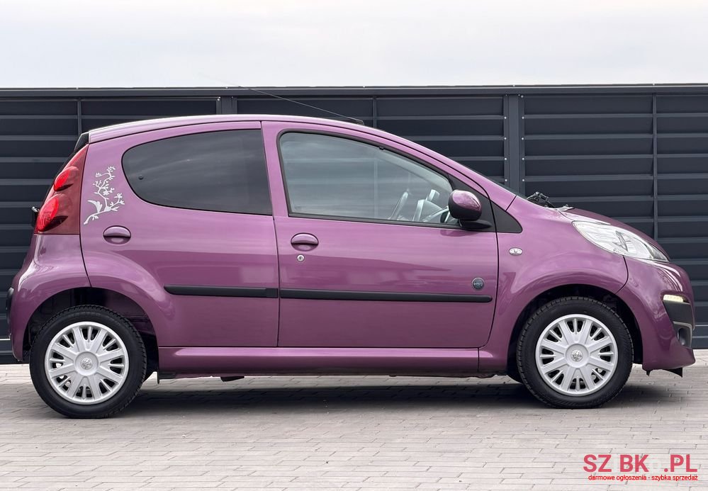 2013' Peugeot 107 photo #5