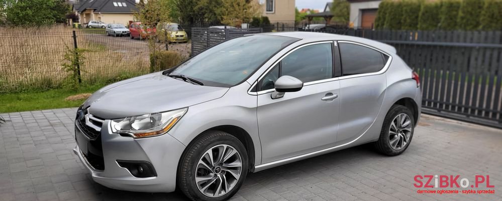 2011' Citroen DS4 1.6 Hdi Chic photo #2