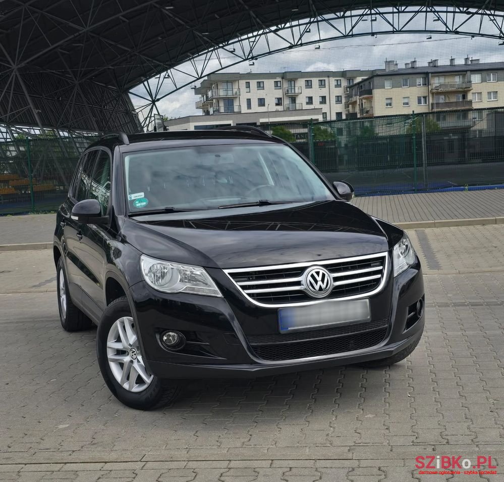 2011' Volkswagen Tiguan photo #5