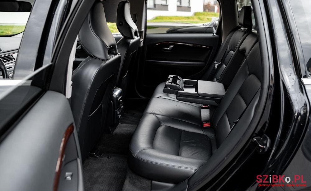 2011' Volvo V70 D3 photo #6