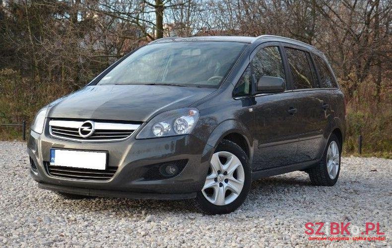 2014' Opel Zafira photo #1