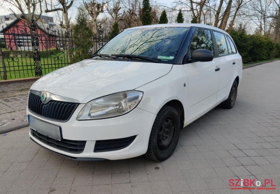 2011' Skoda Fabia photo #2