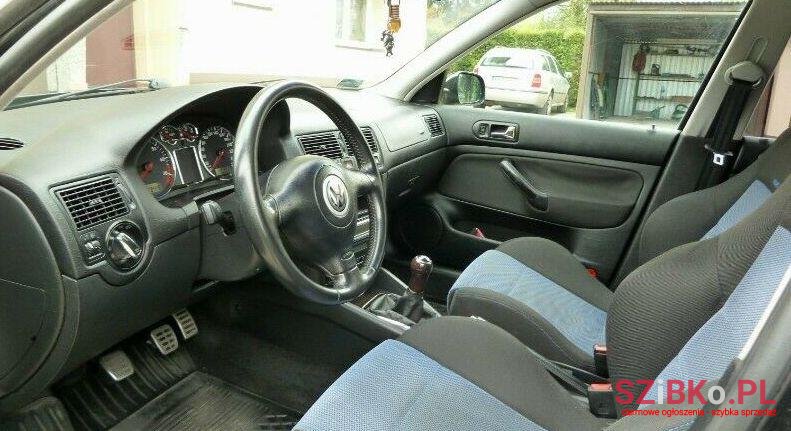 1999' Volkswagen Golf photo #2