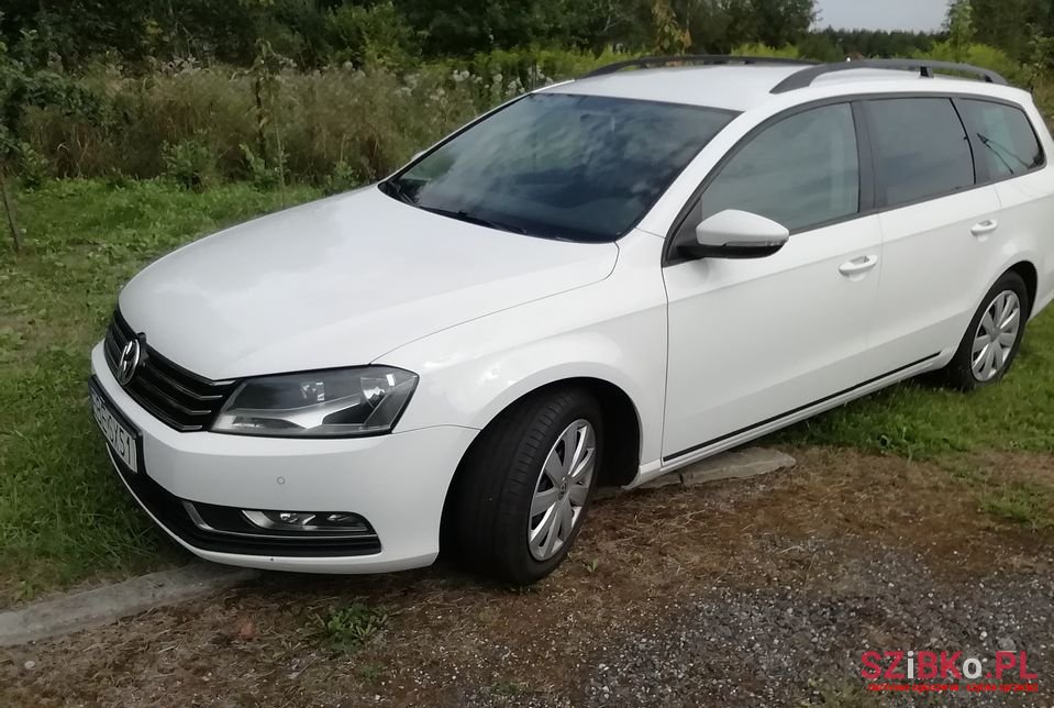 2011' Volkswagen Passat photo #1