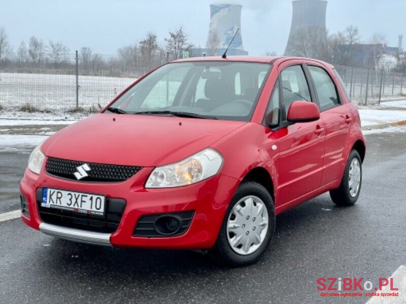 2010' Suzuki SX4 photo #1