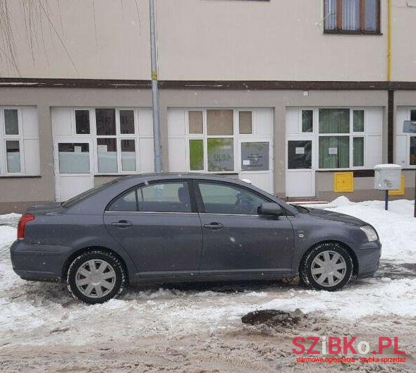 2004' Toyota Avensis photo #1