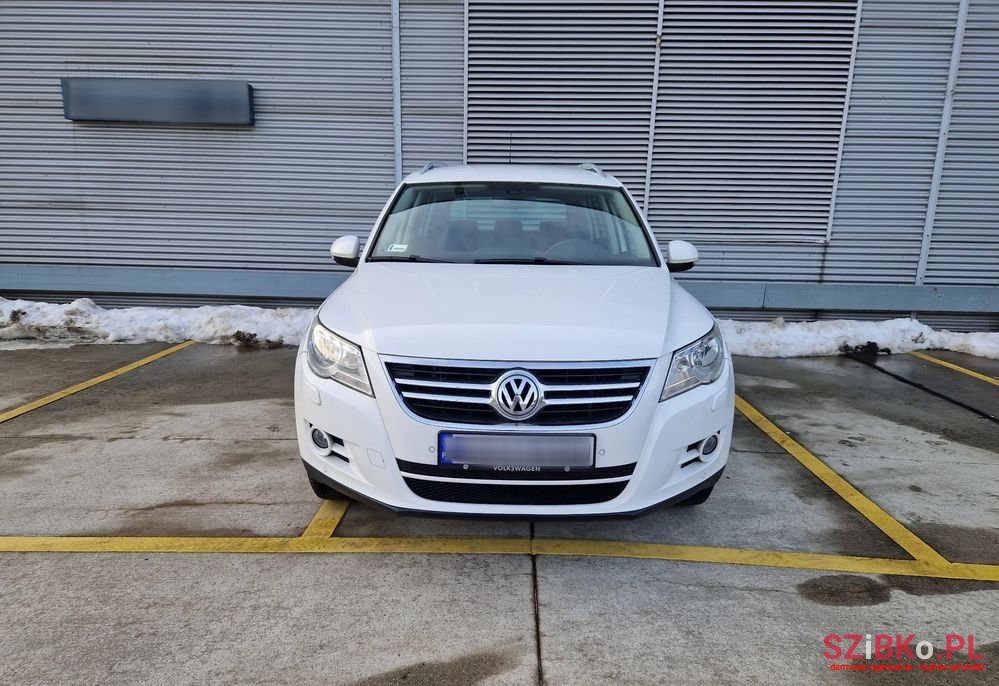 2010' Volkswagen Tiguan photo #5