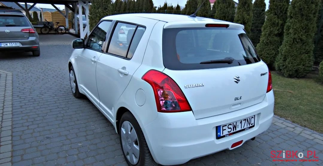 2009' Suzuki Swift photo #6
