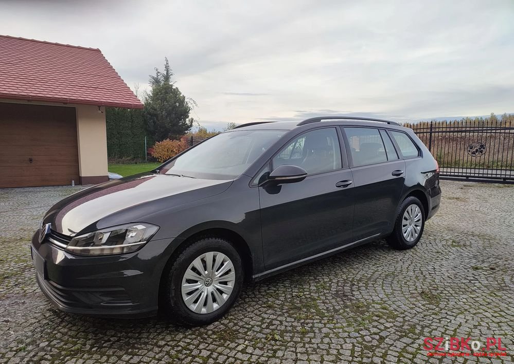 2019' Volkswagen Golf photo #4