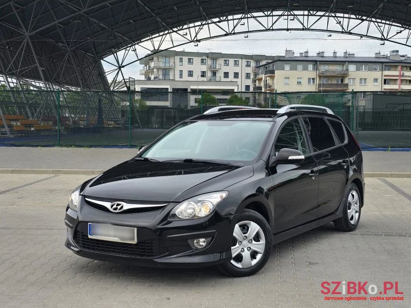 2012' Hyundai i30 Cw photo #2