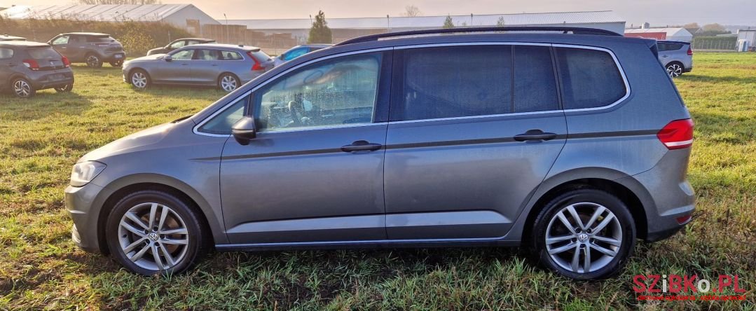 2018' Volkswagen Touran photo #2