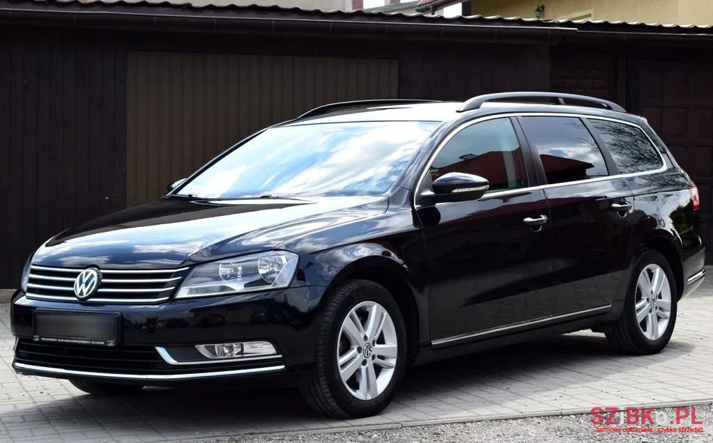 2011' Volkswagen Passat photo #1