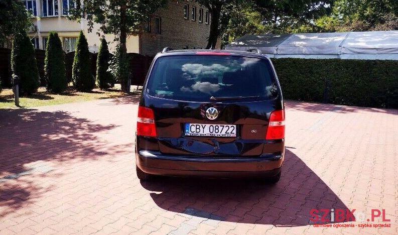 2005' Volkswagen Touran photo #4