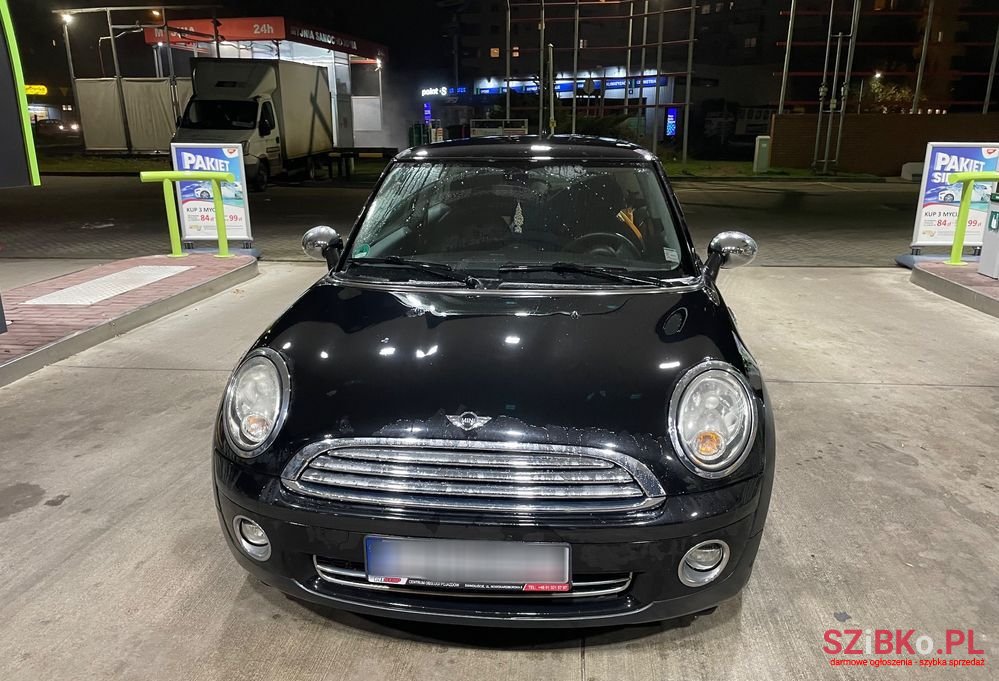 2009' MINI Cooper S Standard photo #2