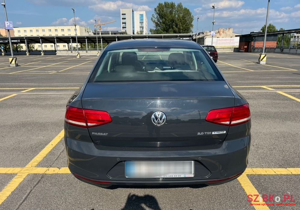 2017' Volkswagen Passat photo #5