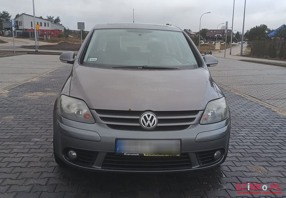 2009' Volkswagen Golf Plus photo #2