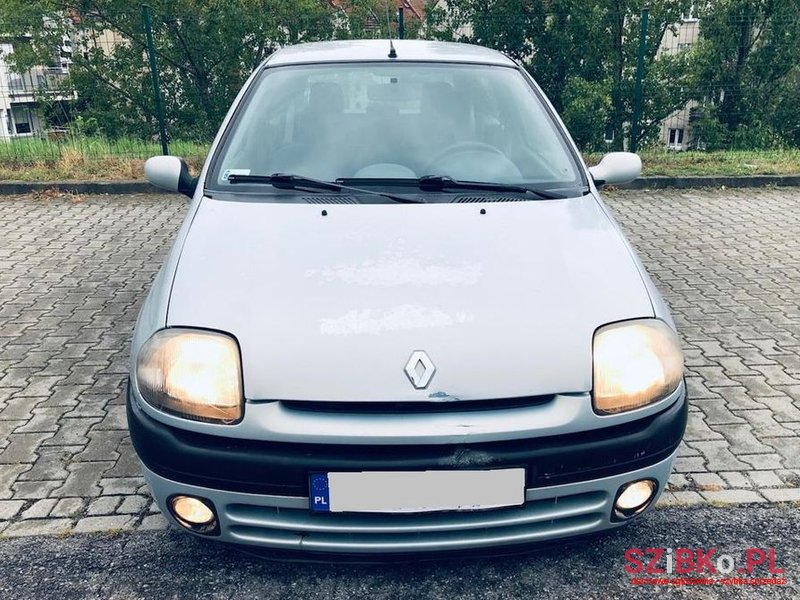 2000' Renault Clio photo #2