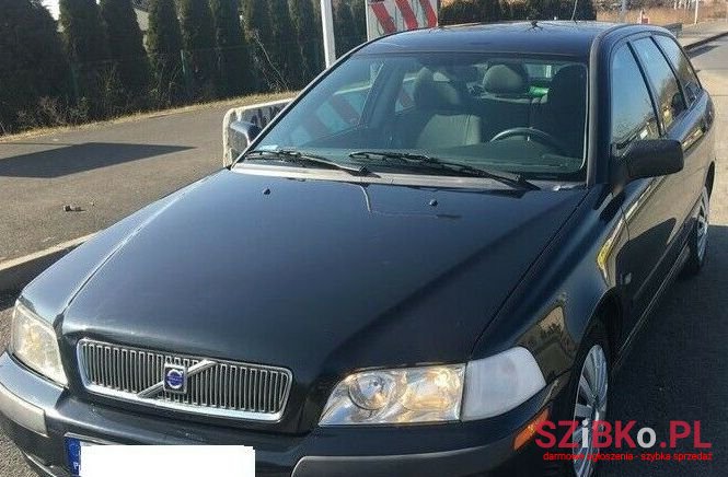 2002' Volvo V40 photo #1