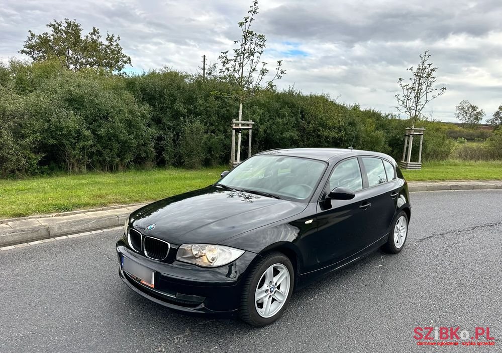 2009' BMW 1 Series 116I photo #1