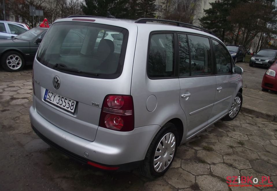2007' Volkswagen Touran photo #5
