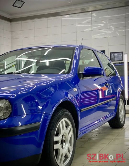 2002' Volkswagen Golf photo #2