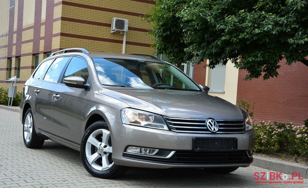 2011' Volkswagen Passat photo #1