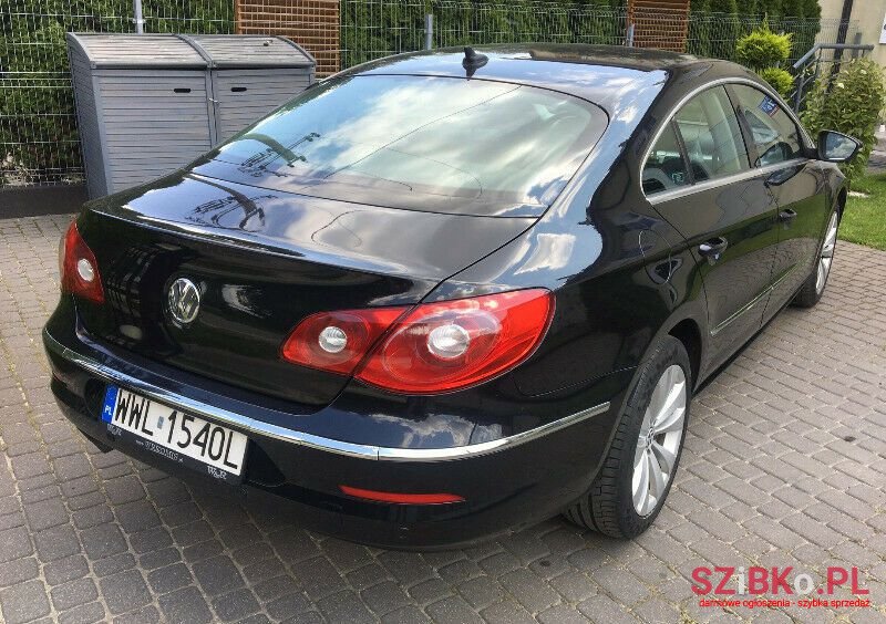 2009' Volkswagen Passat photo #4