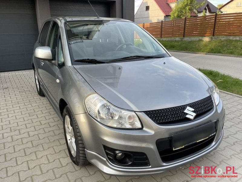 2011' Suzuki SX4 photo #2