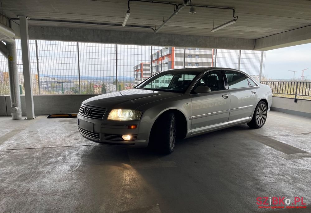 2004' Audi A8 4.2 L Quattro photo #2