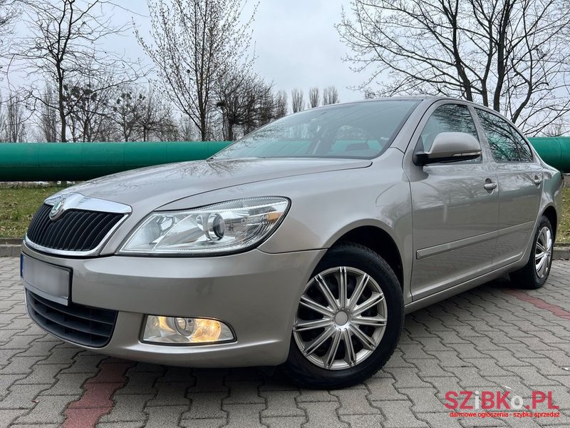 2010' Skoda Octavia 1.9 Tdi Elegance photo #3