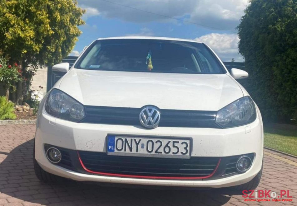 2010' Volkswagen Golf photo #3