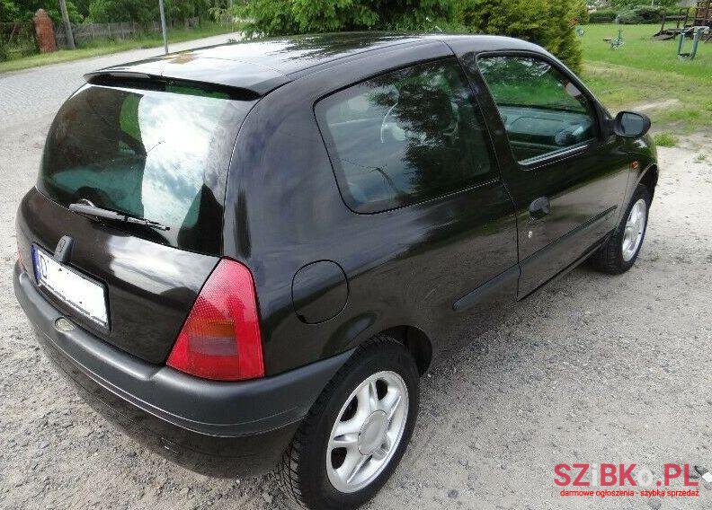 2001' Renault Clio photo #1