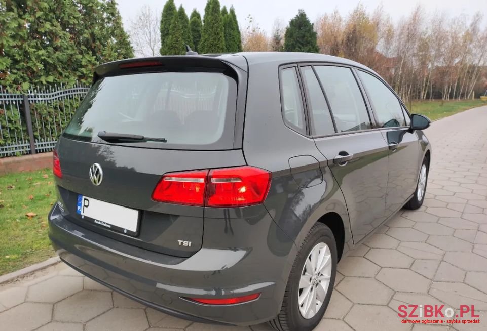 2017' Volkswagen Golf photo #4