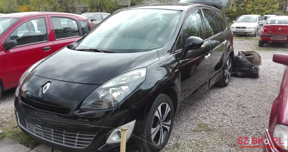 2011' Renault Scenic photo #1