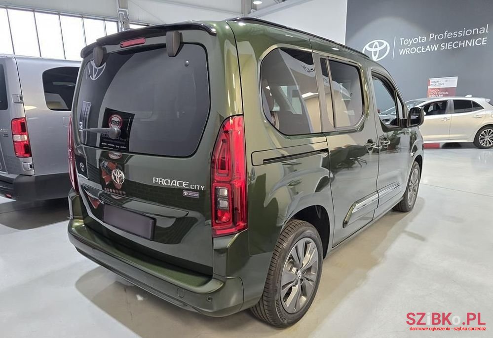 2024' Toyota ProAce City Verso photo #3
