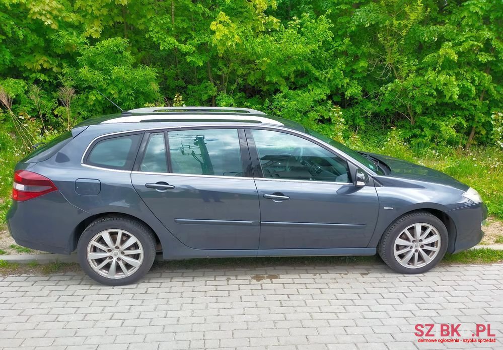 2011' Renault Laguna photo #2