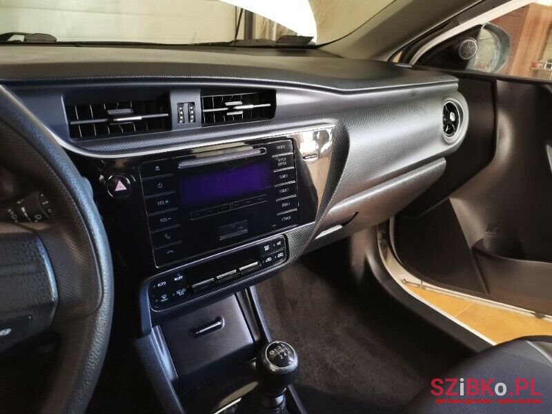 2016' Toyota Auris photo #5