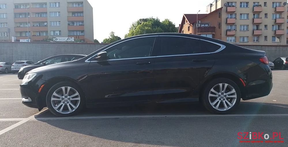 2017' Chrysler 200 photo #4