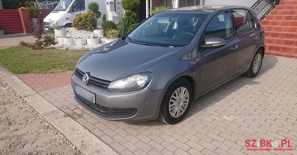 2009' Volkswagen Golf photo #1