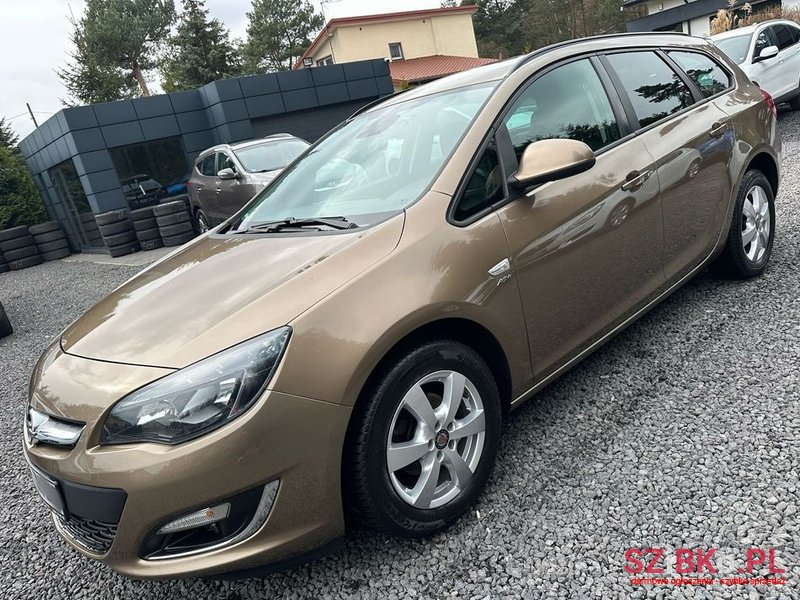 2013' Opel Astra photo #1