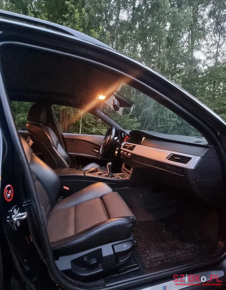 2005' BMW 5 Series 523I photo #3