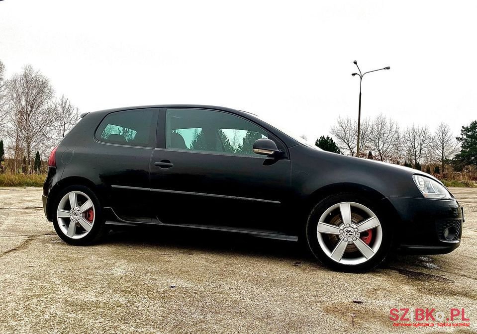 2005' Volkswagen Golf photo #6