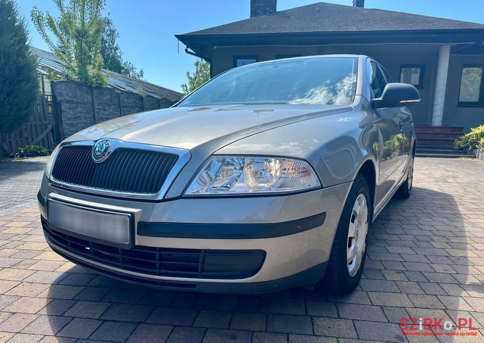 2012' Skoda Octavia 1.6 Tour photo #5