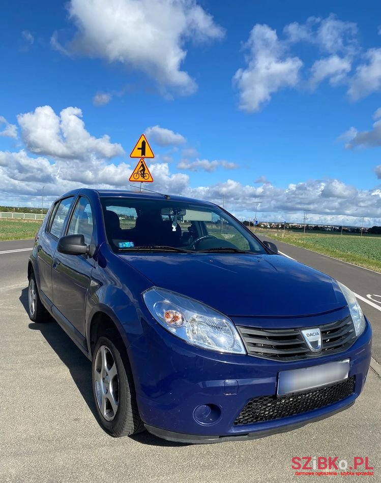 2009' Dacia Sandero photo #2