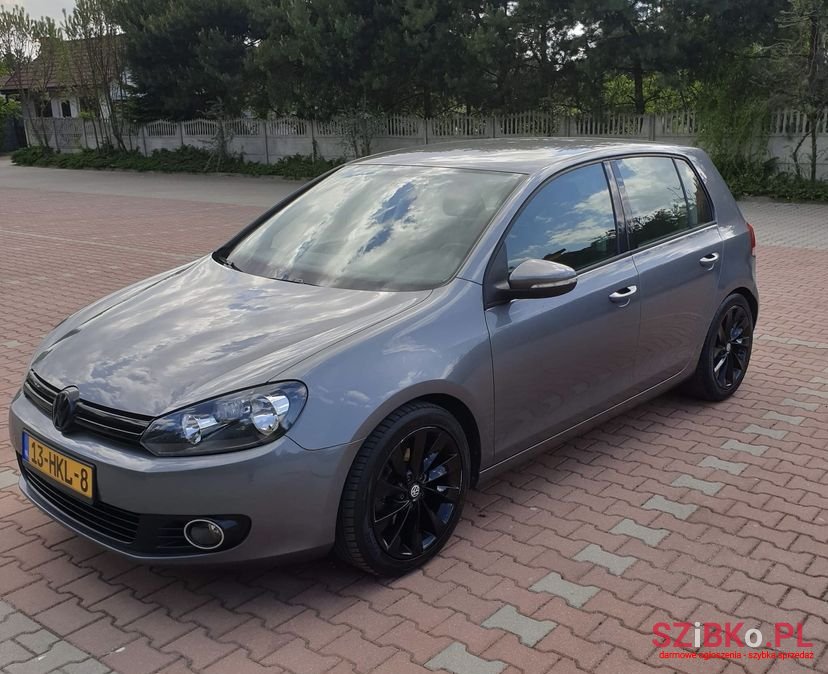 2009' Volkswagen Golf photo #2
