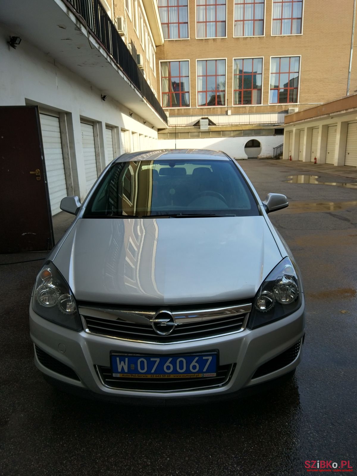 2012' Opel Astra photo #1